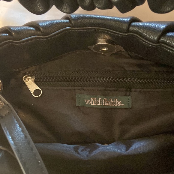 Woman’s black handbag. - Picture 7 of 7